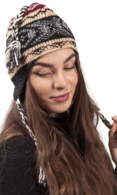 Vlněná čepice se střapci / černá VIII.