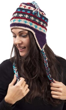 Vlněná čepice se střapci / fialovo-bílá