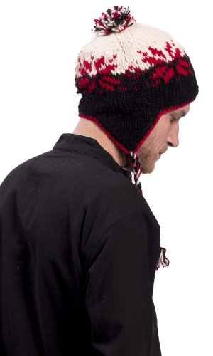 Vlněná čepice se střapci / bílo-černá