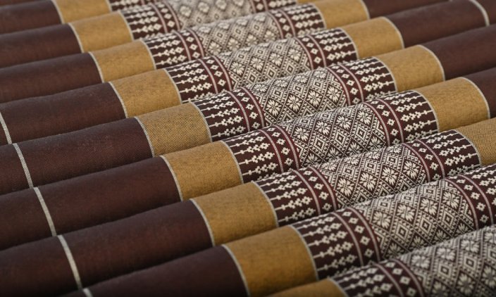 Futon rolowany / szerokość 120 cm / beżowo-brązowy